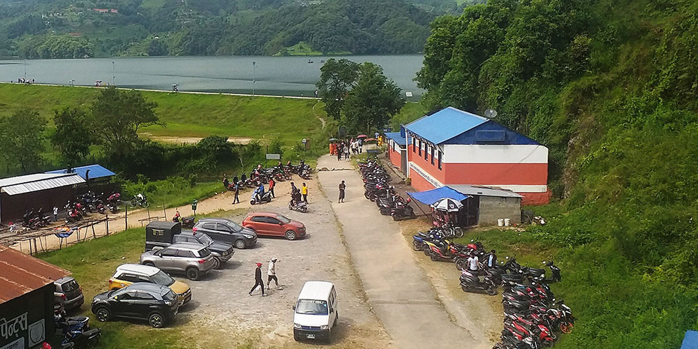 बेगनासका होटल त खुले तर महामारीको त्रास कायमै